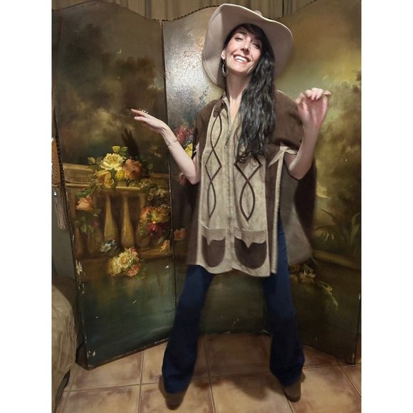 1960s VINTAGE LEATHER CAPE Slits Zipper Detailing Two Tone - Picture 9 of 9